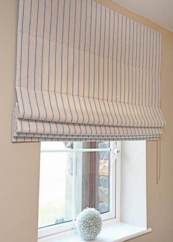 Nautical_striped_roman_blind