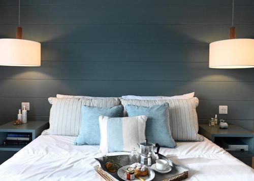 Shiplap Panelling as Headboard