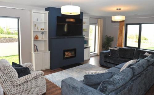 Living room design with Impression blue rug