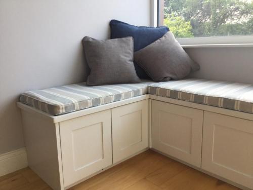 Bedroom design with corner window seat