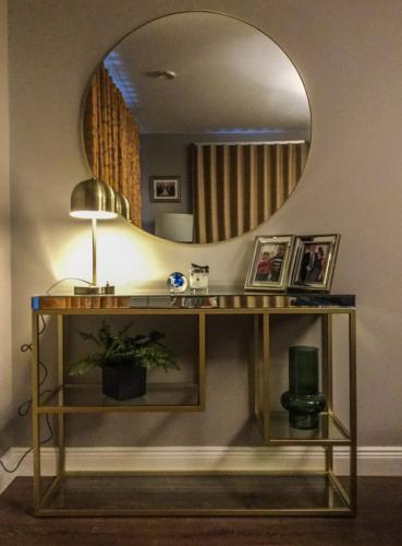 Living room design- a console table favourite with ciricular mirror