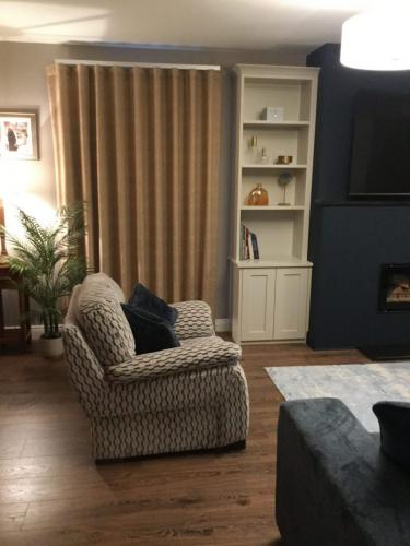 Living room design blue with burnt orange