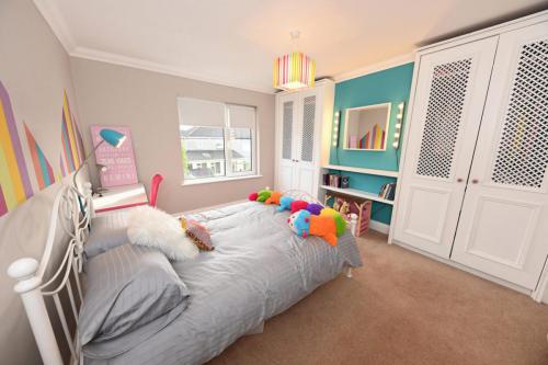 Childs bedroom design with feature colour surfer blue